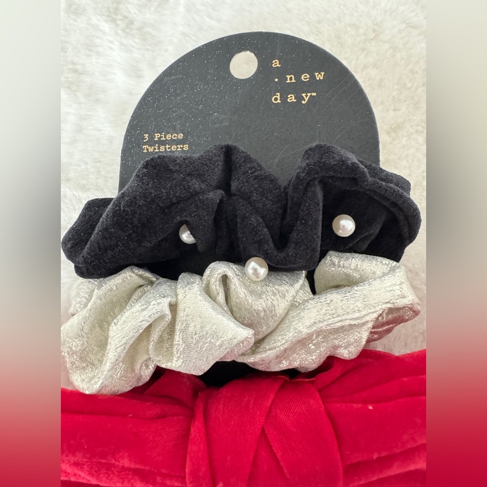 A New Day Hair Tie Set - NWT - Picture 3 of 4